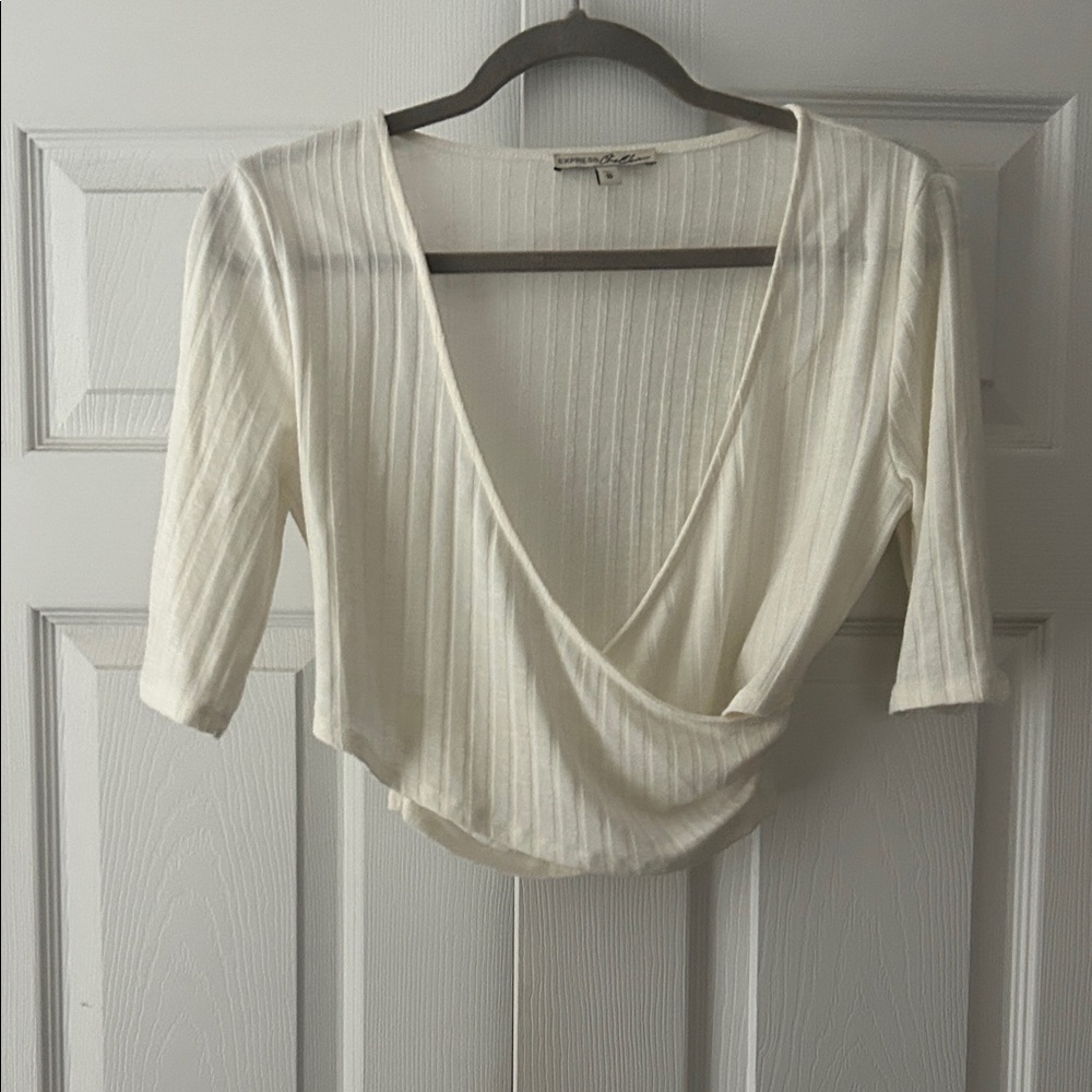 Chic White Ribbed Crop Top